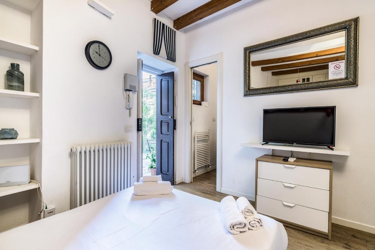 Secret Navigli Suite Milan Exterior photo